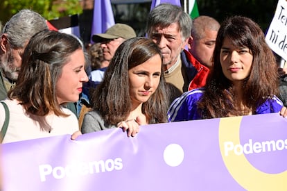Ione Belarra, junto a Irene Montero y la coportavoz de Podemos Isa Serra, este sábado en una marcha en Madrid.