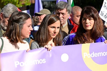 Ione Belarra, junto a Irene Montero y la coportavoz de Podemos Isa Serra, este sábado en una marcha en Madrid.