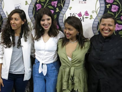 La directora de 'La camarista', Lila Avilés (centro), con su equipo.