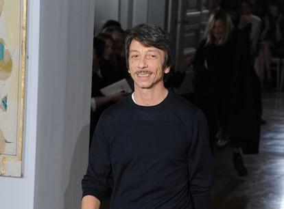 Pierpaolo Piccioli no está dentro de los 'Pioneros', 'Artistas' o 'Titanes' de la lista de 'Time', sino en la categoría de 'Iconos'. El diseñador de la casa italiana Valentino ha sabido dar continuación al legado del creador de la firma, a sus vestidos icónicos y sus colores fuertes, pero sin caer en el apolillamiento y sabiendo dotar de un toque personal y reconocible a sus diseños, que triunfan entre cantantes, actrices y miembros de la realeza.