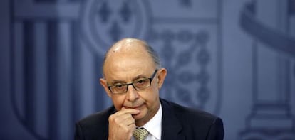 El ministro de Hacienda, Crist&oacute;bal Montoro, en la rueda de prensa posterior al Consejo de Ministros del viernes.