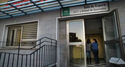 Entrada de la Unidad de Quemados del Hospital Virgen del Rocio.