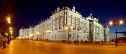 Vista lateral del Palacio Real de Madrid. 