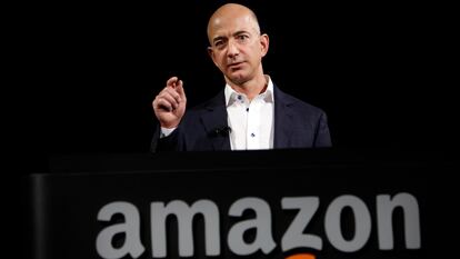 Jeff Bezos, durante un discurso en Amazon.