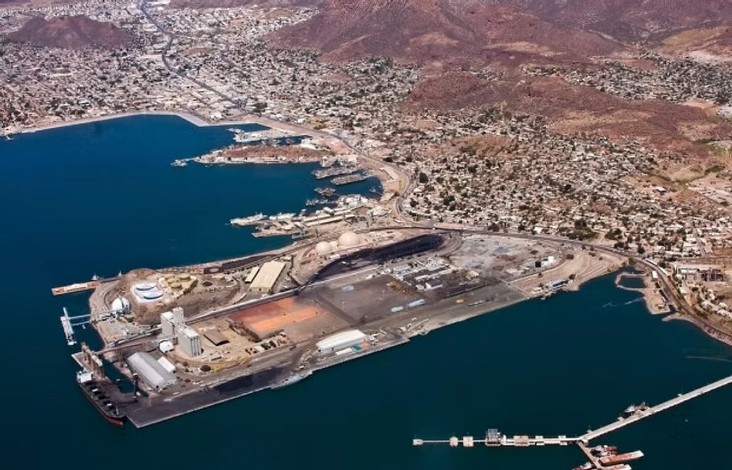 Vista aérea de la planta de GNL en Guaymas (Sonora).