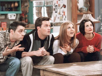 Matt LeBlanc, Matthew Perry, Jennifer Aniston y Courteney Cox, en una imagen de 'Friends'.