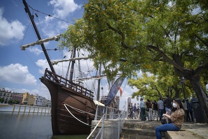 Réplica de la nao ‘Victoria’, en el muelle Marqués de Contadero, en Sevilla.