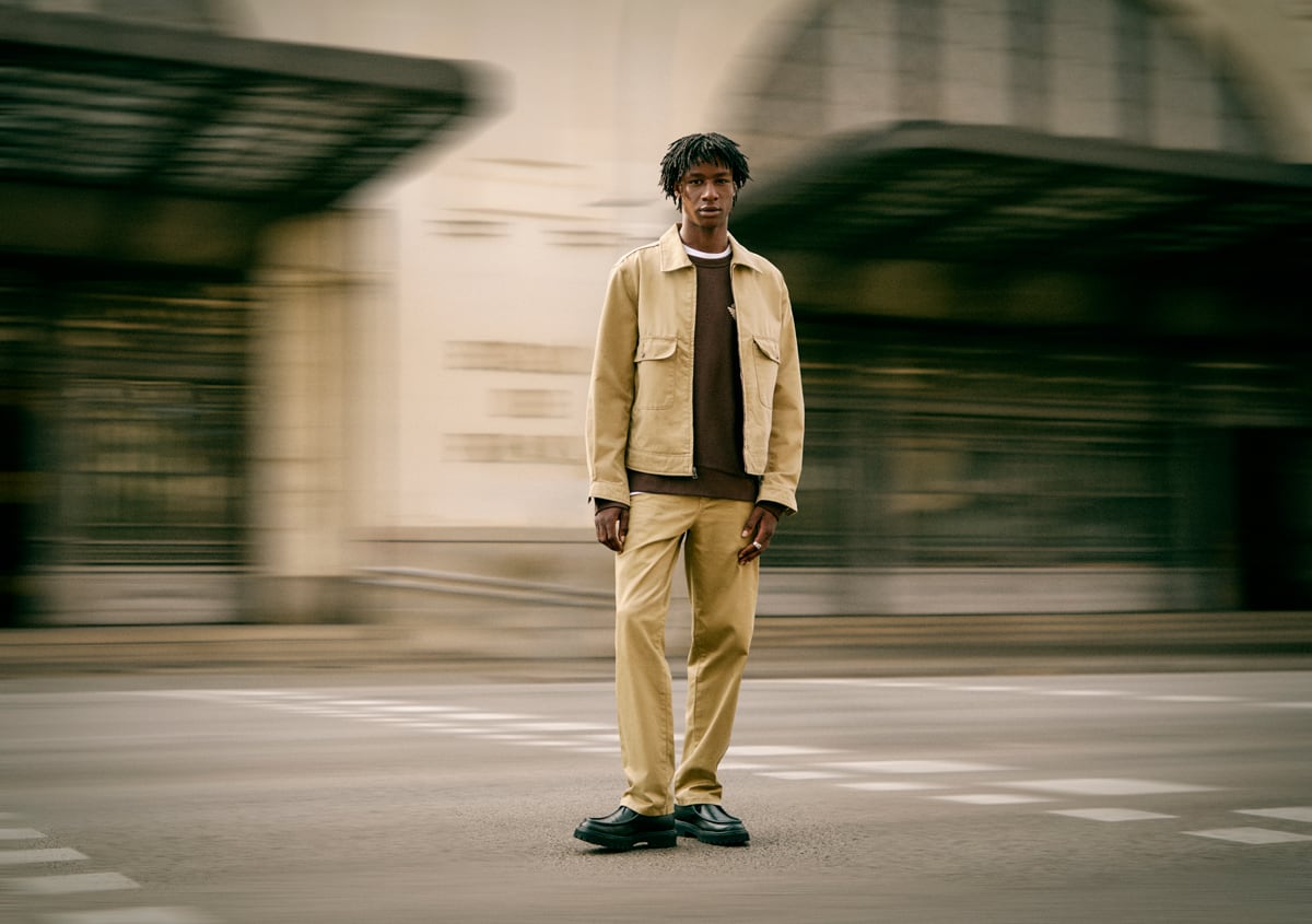 Un icono casual: cómo los chinos redefinieron la elegancia masculina