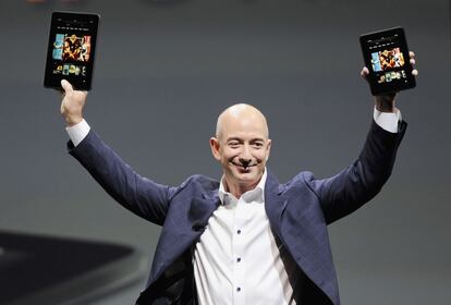 El fundador de Amazon, el estadounidense Jeff Bezos, de 51 años, ha conseguido situar su fortuna personal en 49.900 millones de dólares gracias al gigante del comercio electrónico.