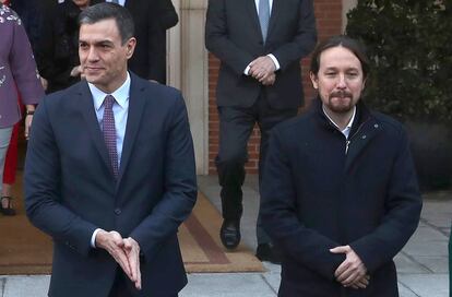 Pedro Sánchez y Pablo Iglesias, el pasado martes antes de comenzar el primer Consejo de Ministros.