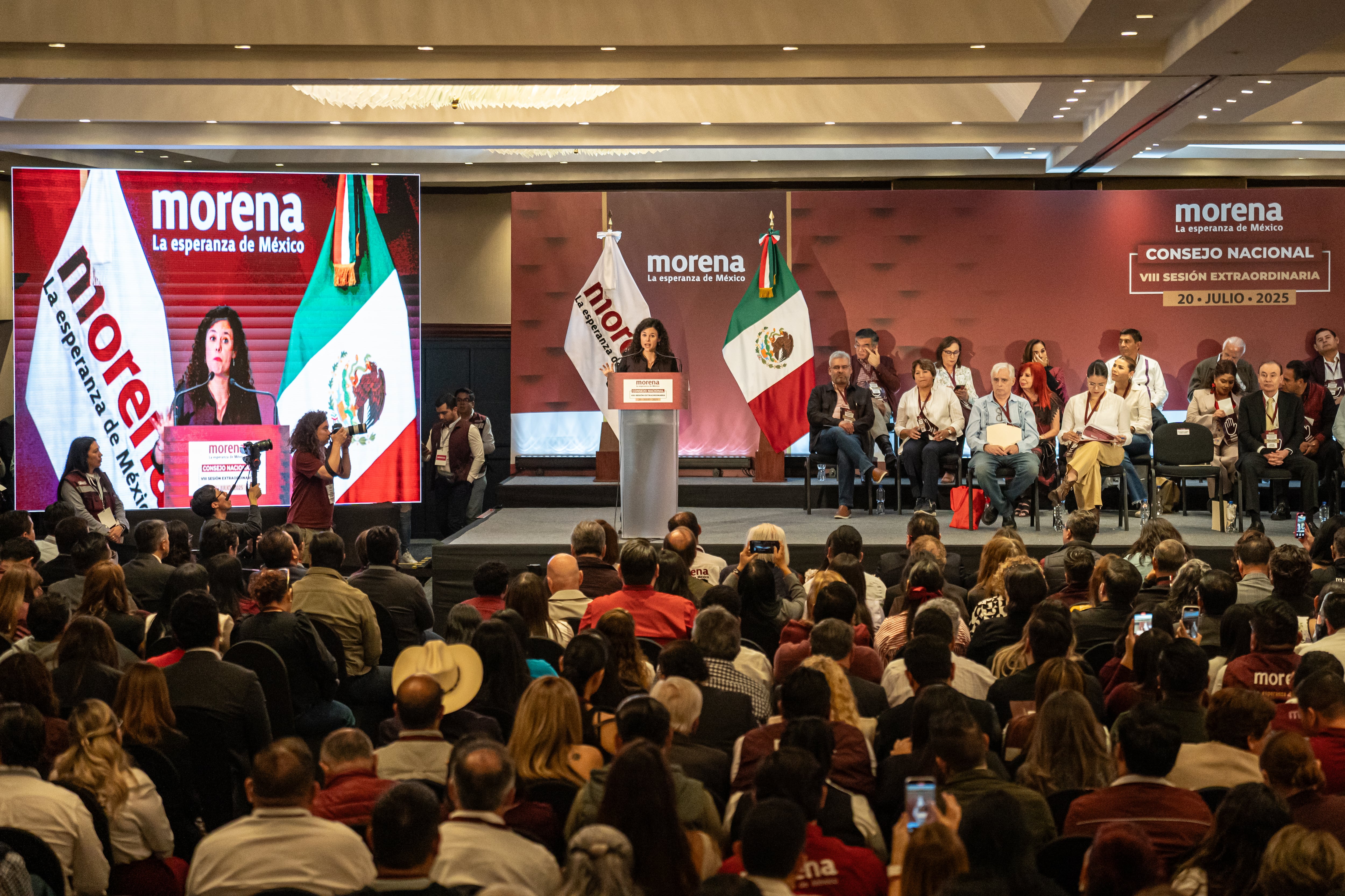 Morena trata de blindar las esencias del partido ante los escándalos y cierra filas con la presidenta Sheinbaum