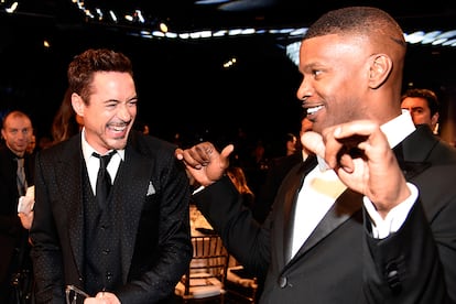 Robert Downey Jr. a Jamie Foxx y viceversa

Los dos actores construyeron una íntima amistad durante el rodaje del drama El solista y quisieron celebrarla recíprocamente. Para el 45 cumpleaños del alter ego de Iron Man, Foxx le obsequió con dos caballos para el rancho del actor, que todavía tenía vacíos los establos. Downey Jr. le correspondió después con un Chevrolet vintage de 1967, igual que el conducido por él en la primera entrega de la saga del personaje de Marvel.