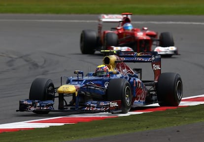 Webber lidera la carrera por delante de Fernando Alonso