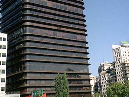 Una vista de la torre BBVA, de Sáenz de Oiza, en la Castellana.