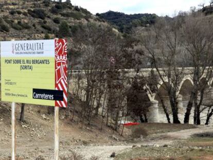 Puente sobre el r&iacute;o Bergantes, en la CV-14, en Sorita del Maestrat.