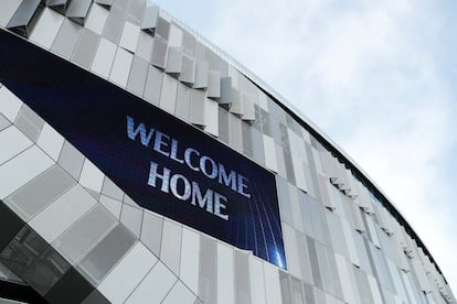 Detalhe da fachada do estádio de Tottenham Hotspur, em Londres.