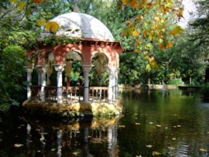 Pabellón de Alfonso XIII en la isleta de los Patos, en el parque María Luisa de Sevilla.