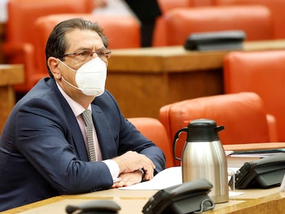 MADRID, 02/11/2021.- El candidato Enrique Arnaldo Alcubilla comparece ante la Comisión Consultiva de Nombramientos del Congreso de los Diputados para la elección de cuatro magistrados del Tribunal Constitucional, este martes. EFE/ Chema Moya