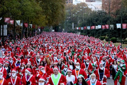 Más de 7.000 personas han participado en la carrera de Papá Noel.
