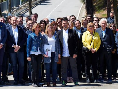 Elsa Artadi, en el centro, en un acto de precampaña de JxCat.