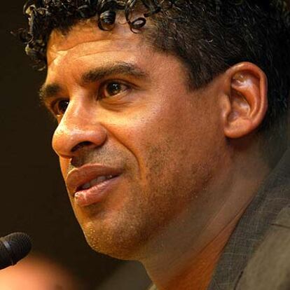 Frank Rijkaard, entrenador del Barcelona, ayer en la conferencia de prensa.