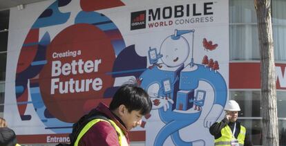 Preparatius per a l'obertura del Mobile World Congress 2018 a Barcelona.