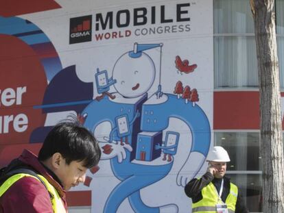 Preparatius per a l'obertura del Mobile World Congress 2018 a Barcelona.