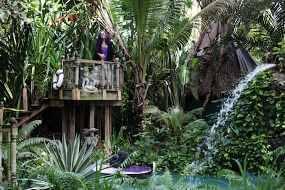 La propietaria de Paraíso Shawnee, Cathy Chasser, en su albergue 'hippie' de Miami, Florida, en una foto de archivo.