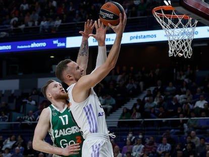 Dzanan Musa lanza a canasta durante el partido entre el Real Madrid y el Zalgiris de Euroliga, en el WiZink Center este jueves.