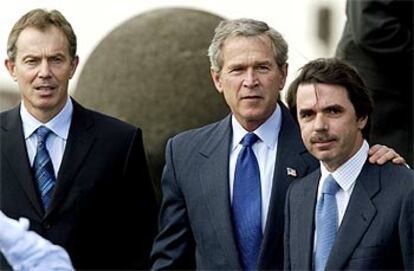 Tony Blair, George W. Bush y José María Aznar, el 17 de marzo de 2003, durante la cumbre de las Azores.