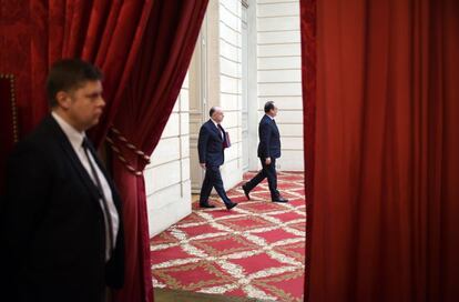 El presidejnte francés. François Hollande, a su llegada a una reunión cin los sindicatosen el Elíseo, París.