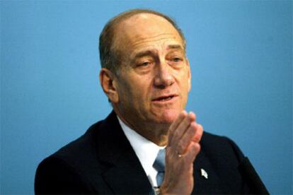 El primer ministro israelí en funciones Ehud Olmert dirige unas palabras a los participantes en el Concurso Internacional sobre la Biblia.