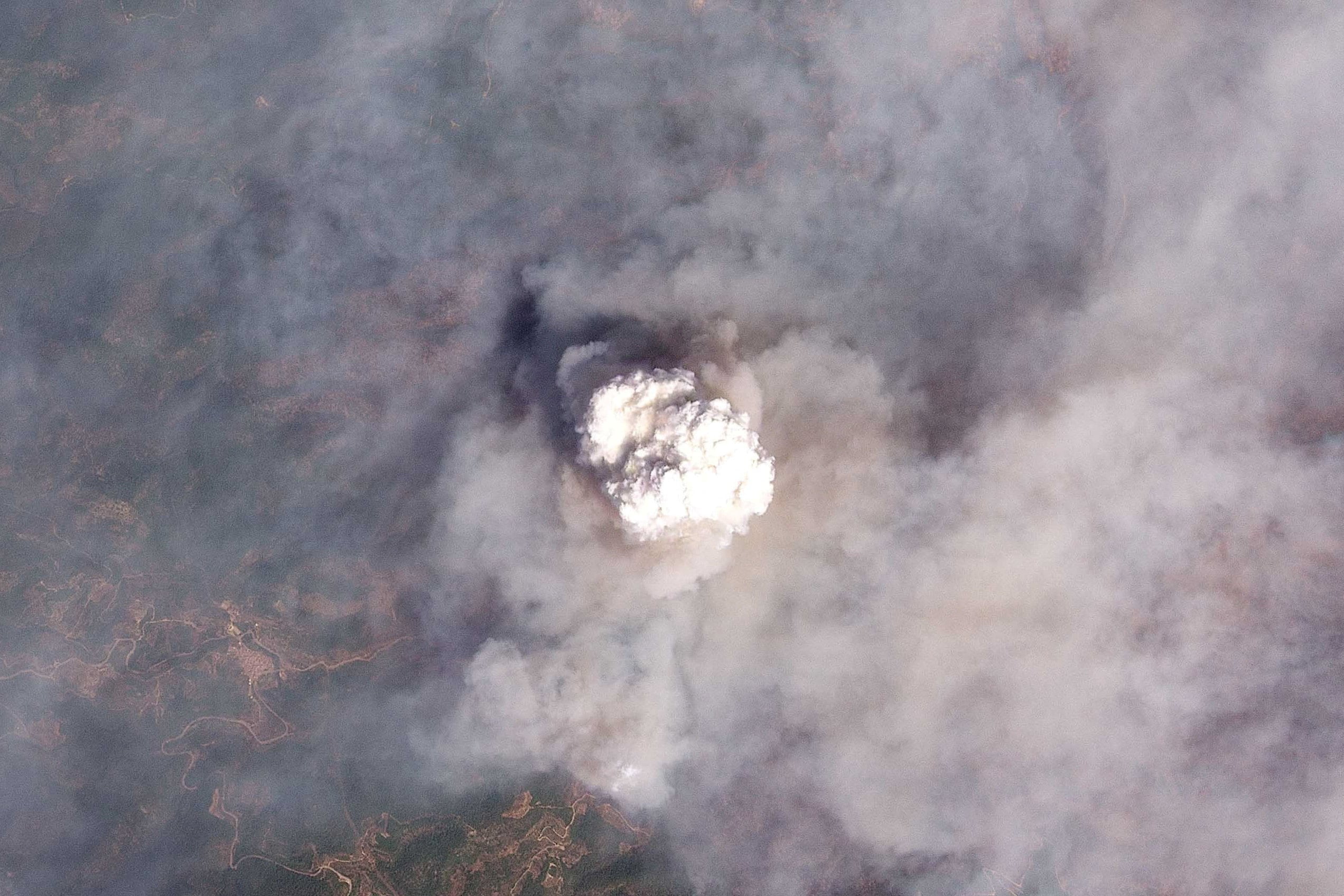 Última hora de los incendios forestales, en directo | El ministro del Interior da por estabilizado el incendio en Madrid y levanta varias evacuaciones