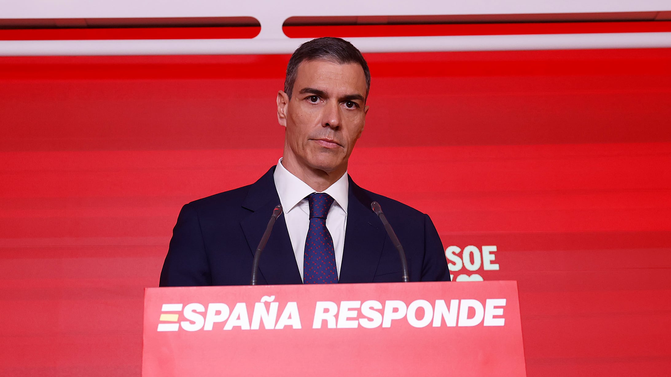 Sánchez se encierra para buscar salidas a una crisis que amenaza por primera vez su supervivencia política