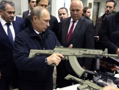 Putin, en la fábrica de Kaláshnikov el pasado día 18.