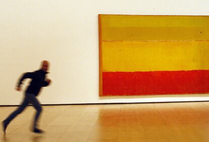 La obra <i>Sin título</i> (1952-1953), de Mark Rothko, en la exposición de la colección del Museo Guggenheim Bilbao.