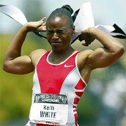 Kelli White, tras ganar una prueba de 200 metros en Stanford (California, Estados Unidos) en 2003