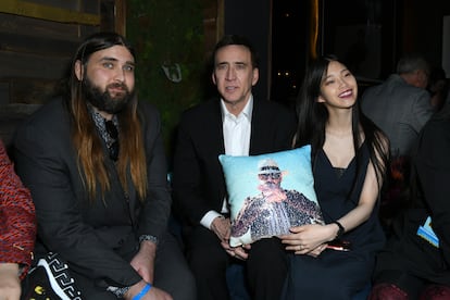 Weston Coppola Cage, Nicolas Cage y su mujer, Riko Shibata, en una fiesta el 18 de abril de 2022 en Los Ángeles, California.