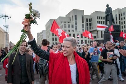 Maria Kolesnikova, frente al Parlamento de Bielorrusia, en Minsk, el pasado 22 de agosto.