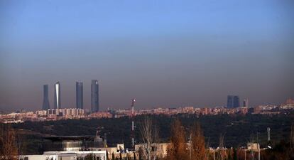 La boina de contaminación en Madrid vista desde la A-6 el día 2.