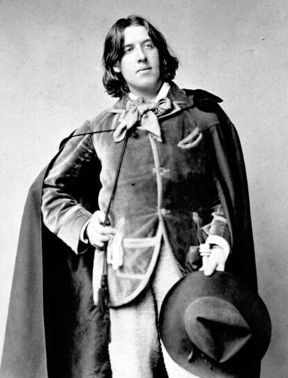El escritor Oscar Wilde, elegante en el vestir y en el elegir siempre las palabras adecuadas. 