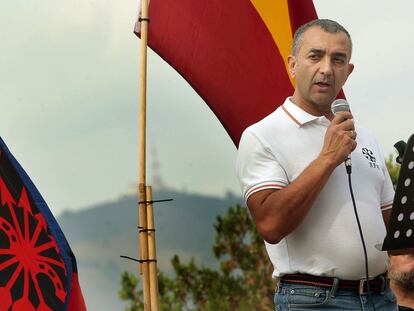 Manuel Andrino, jefe nacional de Falange, durante una manifestación en defensa de la unidad de España en Barcelona, en 2017.