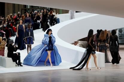 Un instante del desfile de Chanel. 