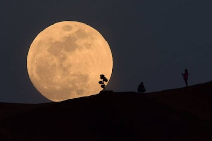 La superluna desde el parque Griffith en Los Ángeles en enero de 2018.