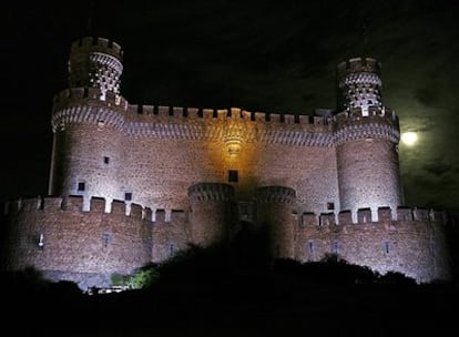 El castillo de Manzanares el Real estrena este nuevo sistema de iluminación.
