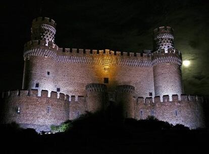 El castillo de Manzanares el Real estrena este nuevo sistema de iluminación.