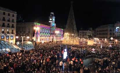 Ambiente en la Puerta del Sol durante el ensayo de las campanadas.