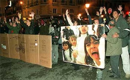 Un grupo de personas de distintas edades que han participado en la marcha contra la guerra en Irak.