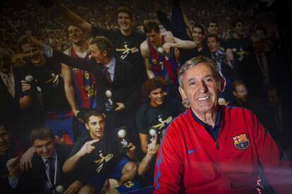 Pesic, ante un plafón en el Palau, con la celebración de la Euroliga de 2003.