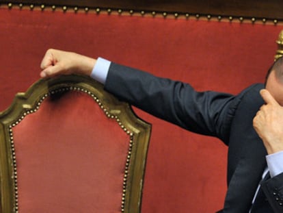 El primer ministro italiano, Silvio Berlusconi, después de su comparecencia en el Senado el pasado diciembre